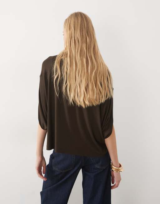 ASOS DESIGN top in modal con collo alto e maniche a pipistrello marrone, 4 di 4