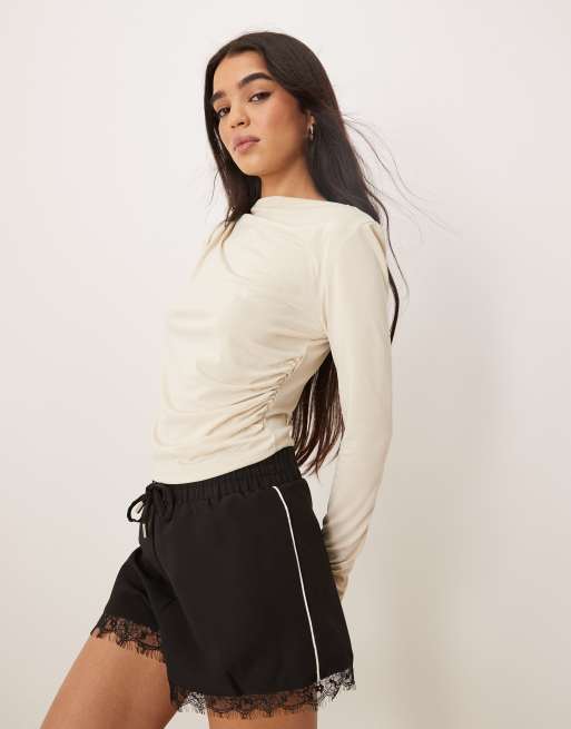 ASOS DESIGN - Top in modal con pieghe in vita e scollo ampio color latte di mandorla