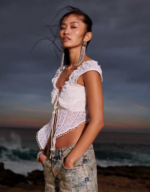 ASOS DESIGN - Top in pizzo avorio allacciato sul davanti