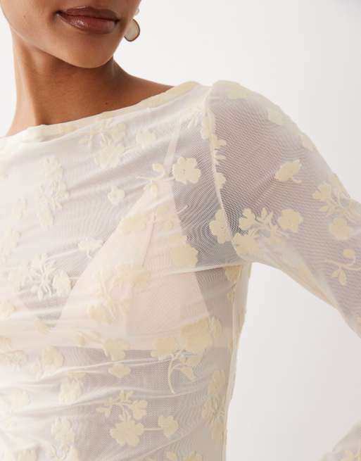 ASOS DESIGN - Top in rete floccata a fiori con maniche svasate color latticello, 4 di 4