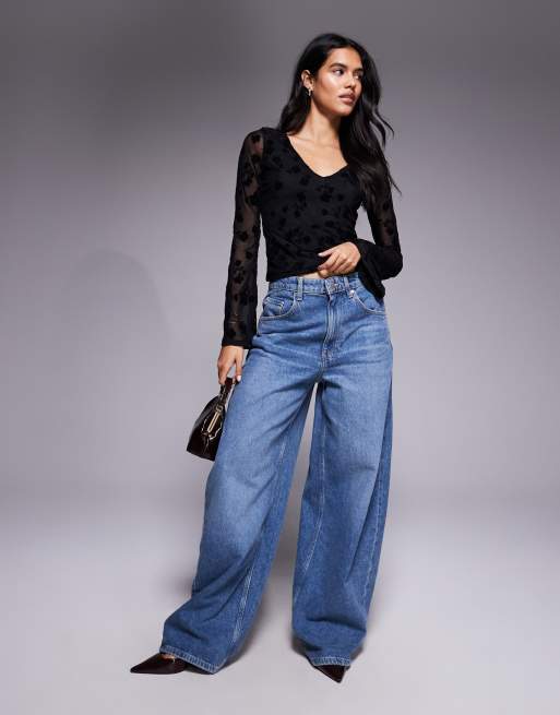 ASOS DESIGN - Top in rete trasparente floccato a fiori nero con maniche scampanate, 3 di 4