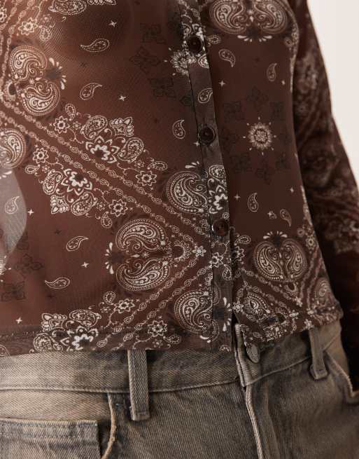 ASOS DESIGN - Top in tessuto a rete marrone trasparente con bottoni e stampa stile foulard, 3 di 4