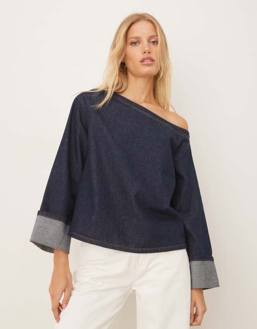 ASOS DESIGN – Top jeansowy w kolorze surowego denimu z odsłoniętym ramieniem i wywiniętymi mankietami