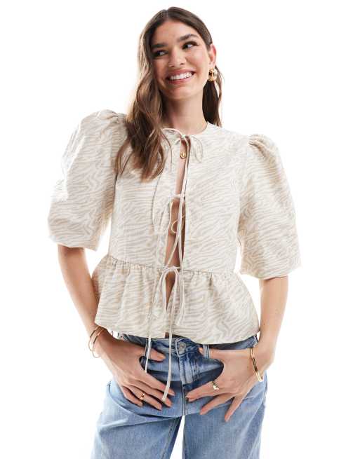 ASOS DESIGN – Top koszulowy z baskinką i wiązaniem z popeliny bawełnianej w żakardowy zwierzęcy wzór
