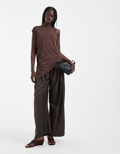 ASOS DESIGN top long asymétrique fluide sans manches en chocolat, 2 de 4