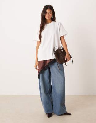 ASOS DESIGN - Top manches courtes 2-en-1 avec empiècement chocolat en satin à dentelle | ASOS