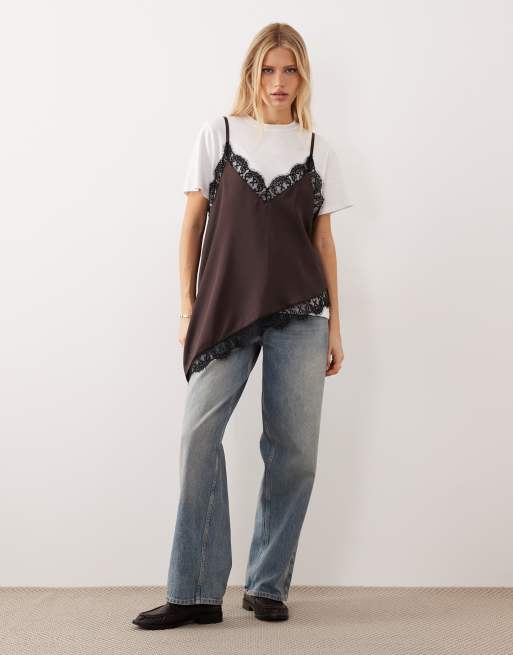 ASOS DESIGN - Top manches courtes 2-en-1 avec empiècement chocolat en satin à dentelle, 2 de 4