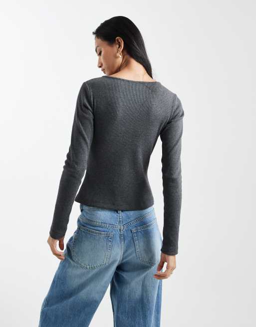 ASOS DESIGN - Top manches longues avec col en V et bordure en dentelle noire - Gris, 2 de 4