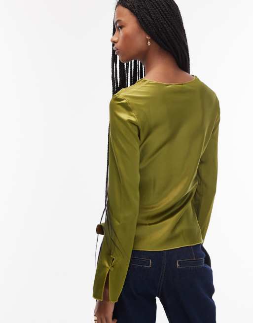 ASOS DESIGN - Top manches longues en satin avec liens noués devant - Olive, 4 de 4