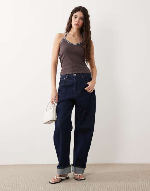 ASOS DESIGN - Top marrón chocolate con cuello halter de pico y ribetes en contraste de canalé, 2 de 4