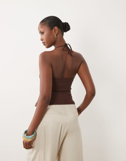 ASOS DESIGN - Top marrón chocolate de tirantes con cuello halter y detalle de cuentas de algodón compacto, 3 de 4