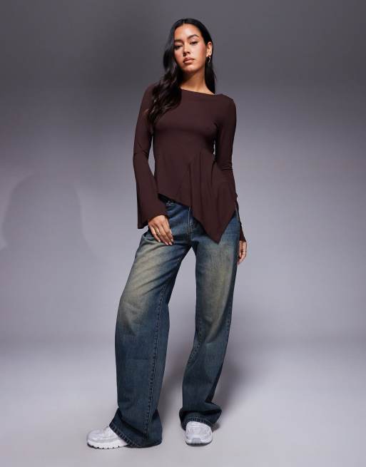 ASOS DESIGN - Top marrone cioccolato con maniche a pipistrello e dettaglio godet, 2 di 4