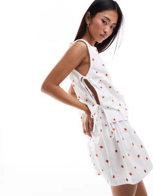 ASOS DESIGN - Top med bindebåd i siden og jordbærprint i poplin - Del af sæt