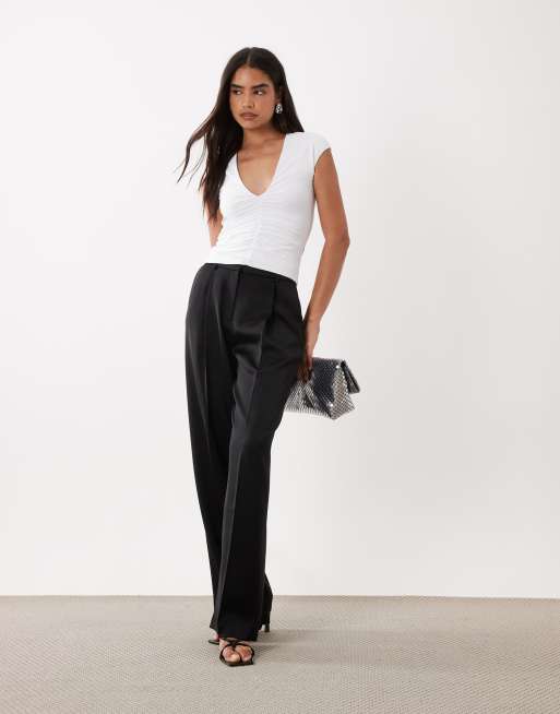 ASOS DESIGN top med dyb udskæring, åben front, korte ærmer og rynkedetaljer i hvid, 2 af 4