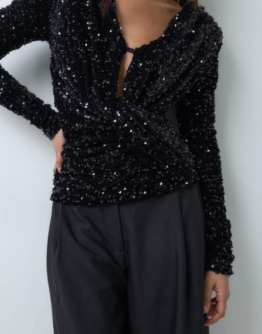 ASOS DESIGN top med dyb udskæring, drapering, velour og pailletter med skulderpuder i sort, 3 af 5