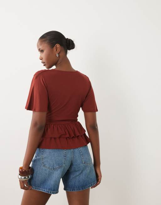 ASOS DESIGN top med v-hals og peplumkant med flæser i rust, 3 af 4