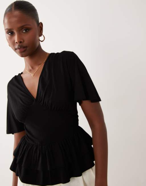 ASOS DESIGN top med v-hals og peplumkant med flæser i sort, 3 af 4