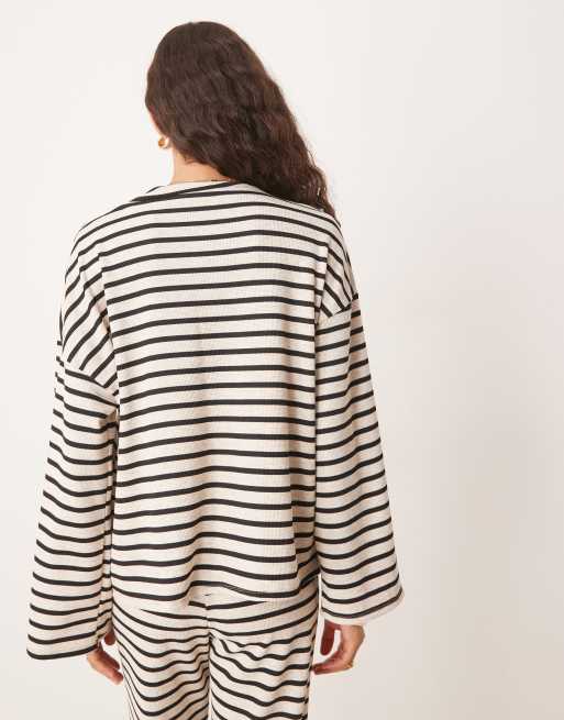 ASOS DESIGN - Top med vaffeltekstur og brede lange ærmer i sorte/hvide striber, 4 af 4