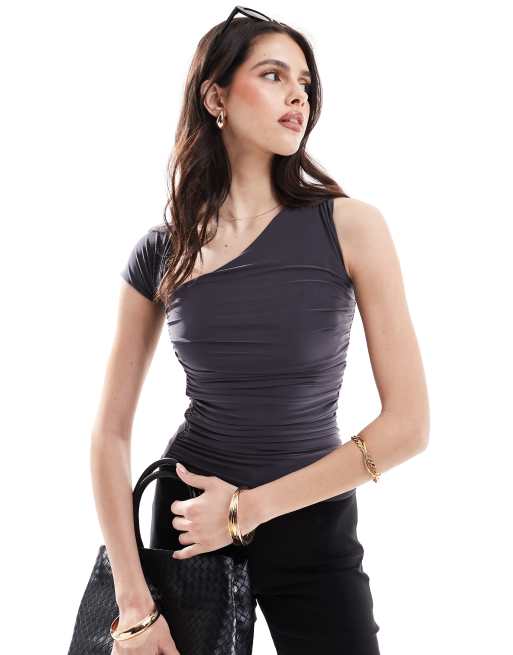 ASOS DESIGN - Top met asymmetrische hals en blote schouder in grijs