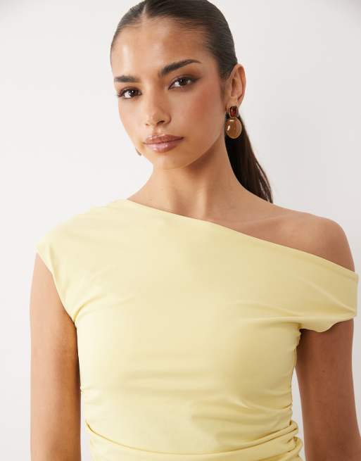 ASOS DESIGN - Top met blote schouders en gerimpeld detail in geel, 4 van 4
