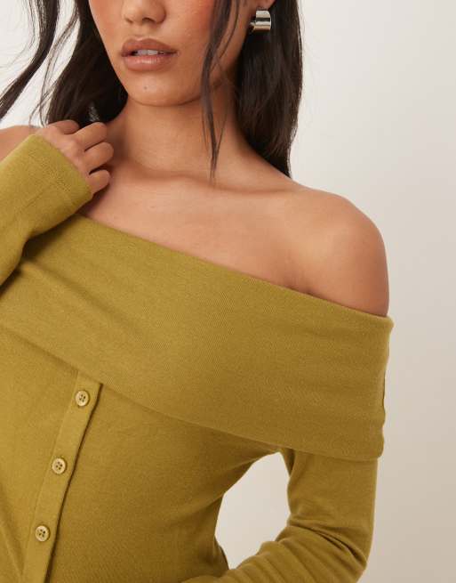 ASOS DESIGN - Top met blote schouders en knoopjes in olijfgroen, 4 van 4