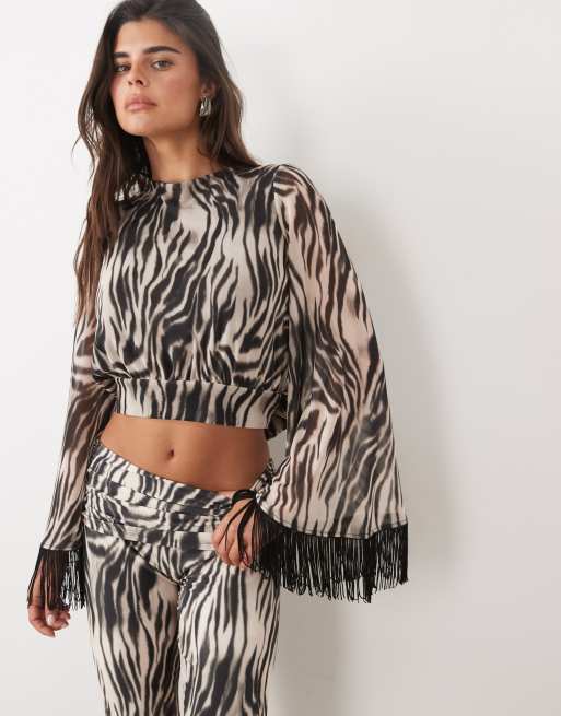 ASOS DESIGN top met franjes, angel sleeves en zebraprint, 3 van 4