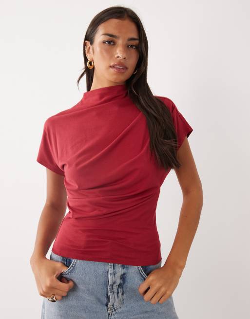 ASOS DESIGN top met gedraaide schouder en soepele valling in diep rood, 2 van 4