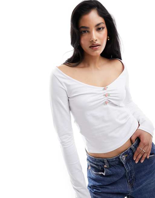 ASOS DESIGN - Top met gerimpelde voorkant en roosjes in ivoorwit