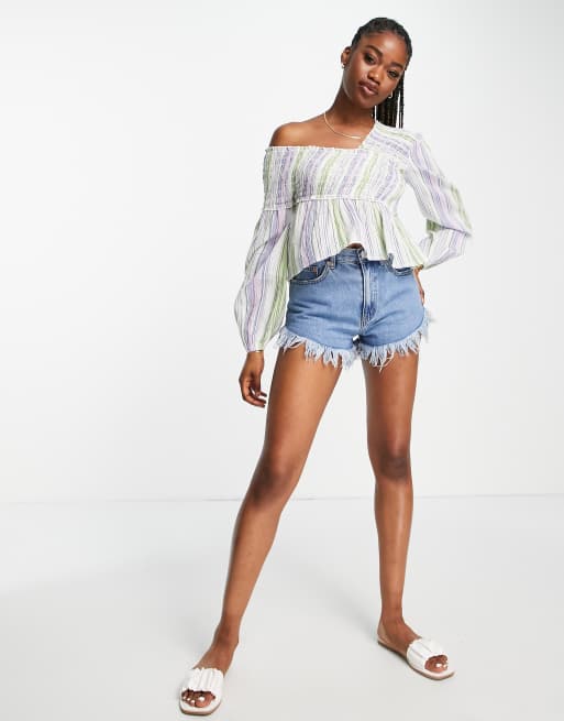 ASOS DESIGN - Top met gesmokte panden, blote schouders en volumineuze mouwen in pastelkleurige strepen