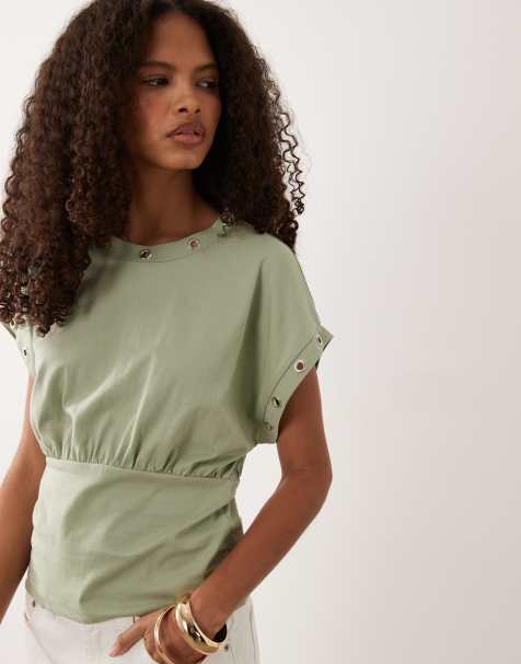ASOS DESIGN top met getailleerde taille en oogjesdetail in saliegroen - view 1