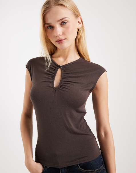 ASOS DESIGN - Top met kapmouwtjes en uitsnijding in chocoladebruin - view 1