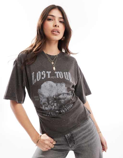 ASOS DESIGN - Top met korsettaille, grafische Lost Tour rockprint en siersteentjes in antraciet met wassing