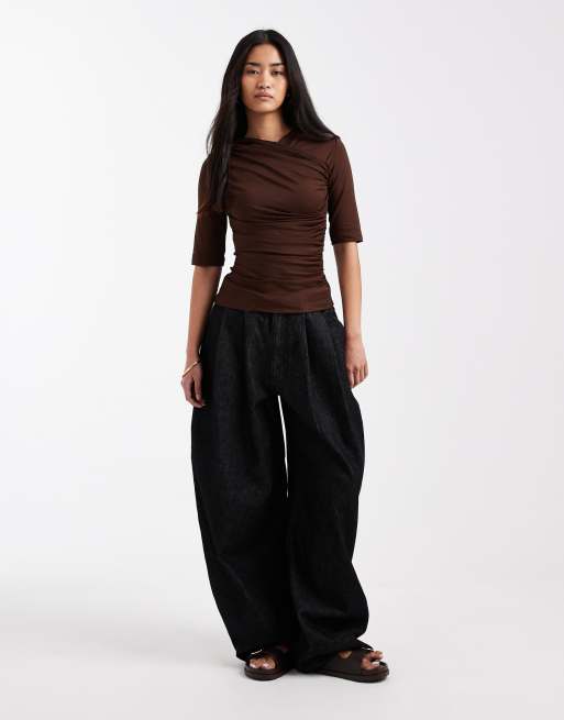 ASOS DESIGN - Top met korte mouwen, overslag en gerimpelde top in bruin, 2 van 4