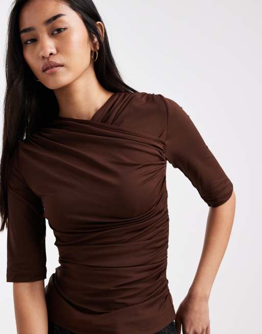ASOS DESIGN - Top met korte mouwen, overslag en gerimpelde top in bruin, 3 van 4
