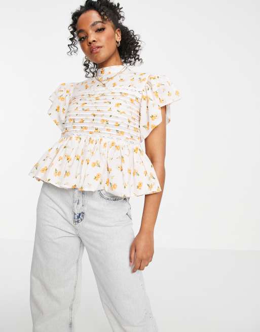 ASOS DESIGN - Top met korte mouwen, plooitjes, kanten inzetstukken en bloemenprint in wit