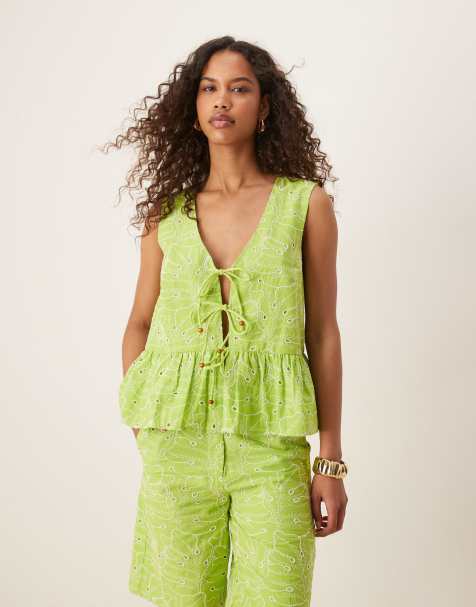 ASOS DESIGN - Top met kraaldetail, gestrikte voorkant en bloemenborduursel in limoengroen, deel van co-ord set - view 1