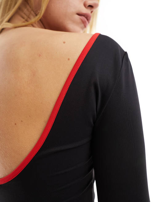 ASOS DESIGN - Top met lage achterkant en rood contrast in zwart, 4 van 4