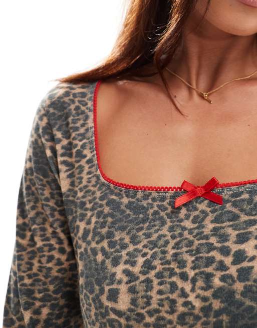 ASOS DESIGN - Top met lange mouwen en contrasterend randje in luipaardprint, 4 van 4