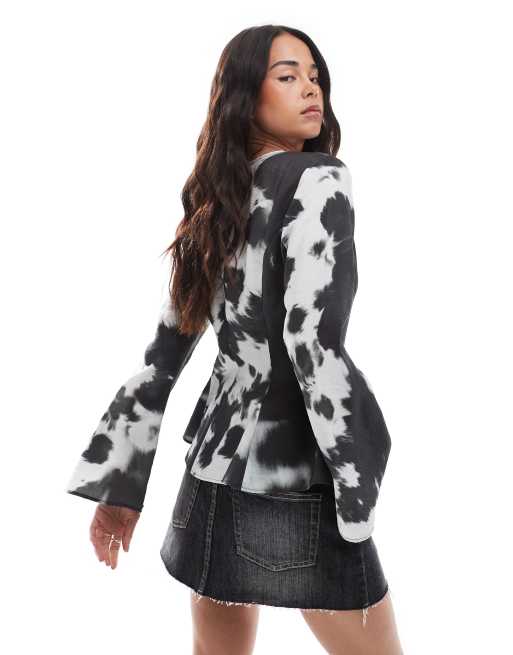 ASOS DESIGN - Top met lange mouwen en gesmokte taille in koeienprint, 3 van 4