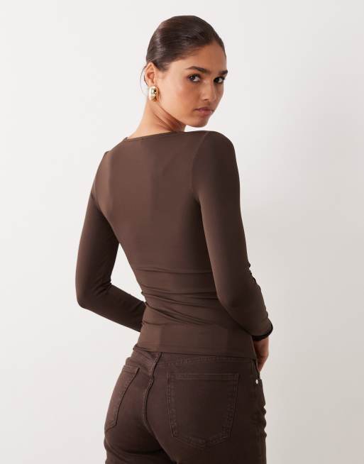 ASOS DESIGN - Top met lange mouwen en lage ronde hals in chocoladebruin, 4 van 4