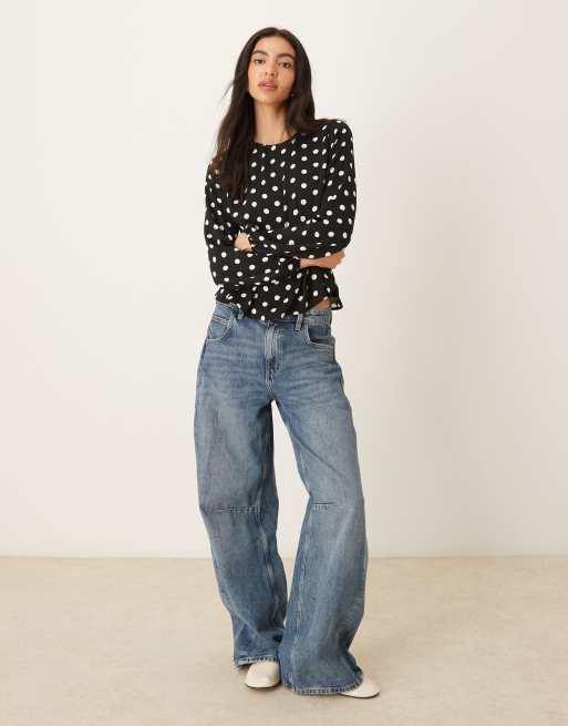 ASOS DESIGN - Top met lange mouwen en peplum in wit met zwarte stippen, 2 van 4