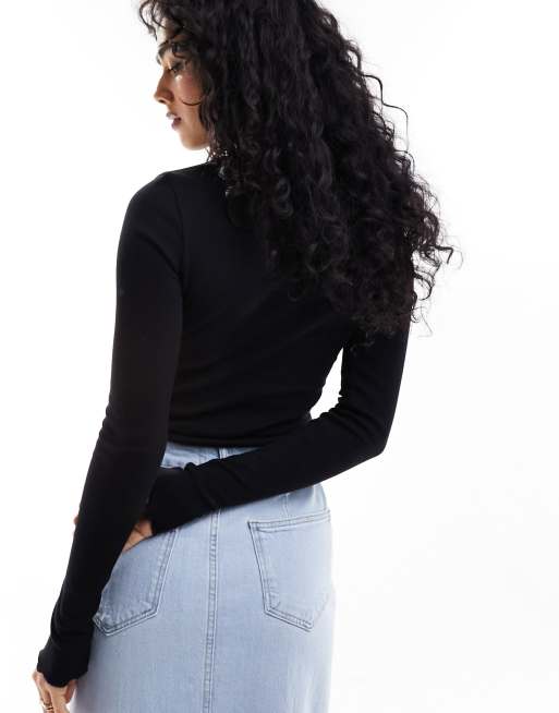 ASOS DESIGN - Top met lange mouwen en versierde vlinder in zwart, 2 van 4