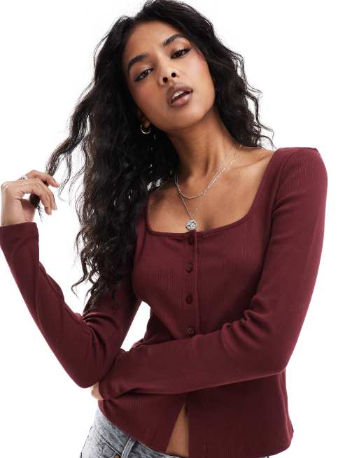 ASOS DESIGN - Top met lange mouwen, knopen en split in bordeauxrood