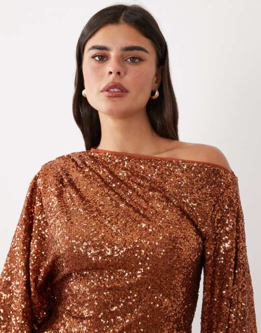 ASOS DESIGN top met lovertjes, asymmetrische gedrapeerde mouw in roestkleur, 4 van 4