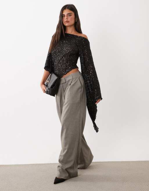 ASOS DESIGN top met lovertjes, asymmetrische gedrapeerde mouw in zwart, 3 van 4