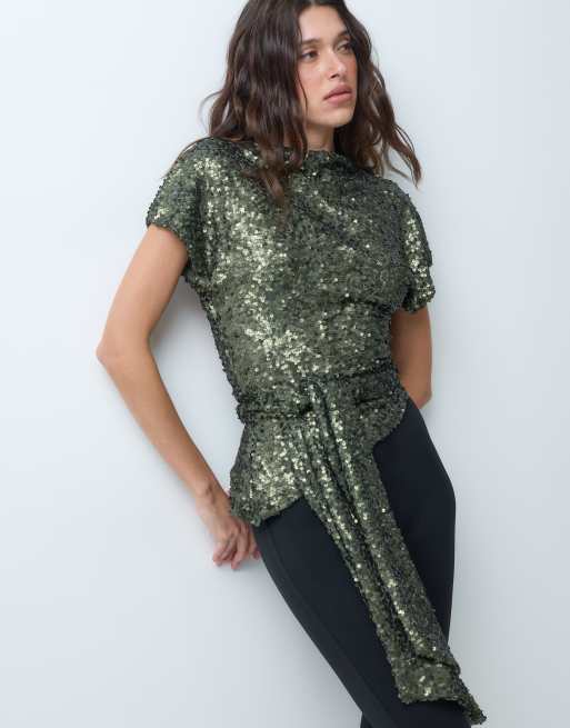 ASOS DESIGN top met lovertjes, hoogsluitend en gedrapeerd in olijfgroen, 4 van 5