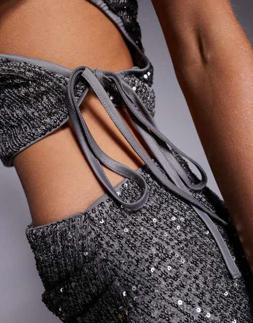 ASOS DESIGN - Top met lovertjes, ruches, blote schouder en uitsnijding in grijs, 4 van 4