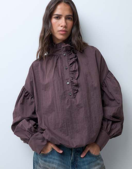 ASOS DESIGN top met ruchedetail en knoopbies in bruin, 2 van 4