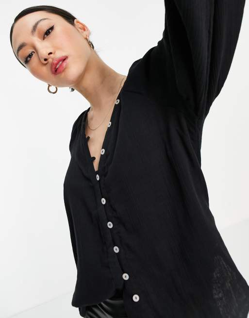 ASOS DESIGN - Top met volumineuze mouwen en schelpknopen in zwart, 2 van 4
