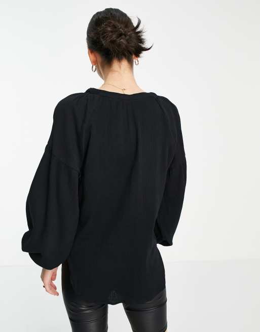 ASOS DESIGN - Top met volumineuze mouwen en schelpknopen in zwart, 3 van 4